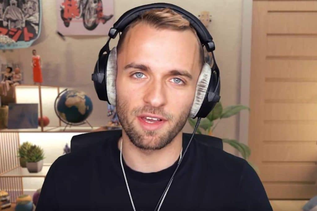 Squeezie découvrez son âge avec notre biographie complète Com FM