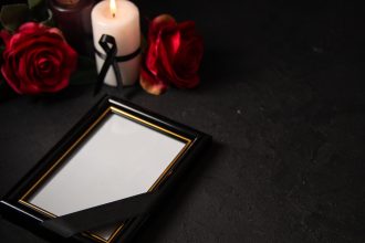 Comment choisir et personnaliser une carte de remerciement décès avec sobriété et élégance