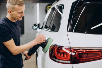 Le polissage de voiture chez un professionnel pour une finition parfaite