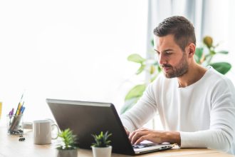 Portage salarial intermittent : une solution hybride pour les artistes et techniciens