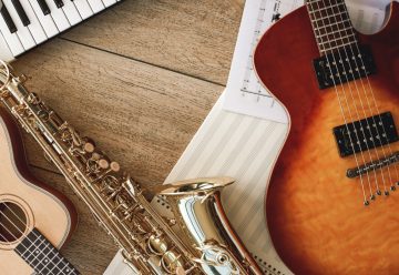 Pourquoi apprendre à jouer d’un instrument de musique apporte bien plus que des notes ?