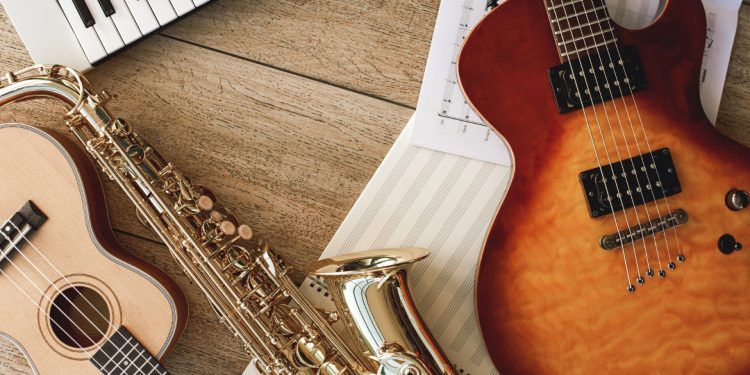 Pourquoi apprendre à jouer d’un instrument de musique apporte bien plus que des notes ?